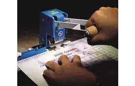 Сменный нож для AD-1, высечка под вешалку - Фото